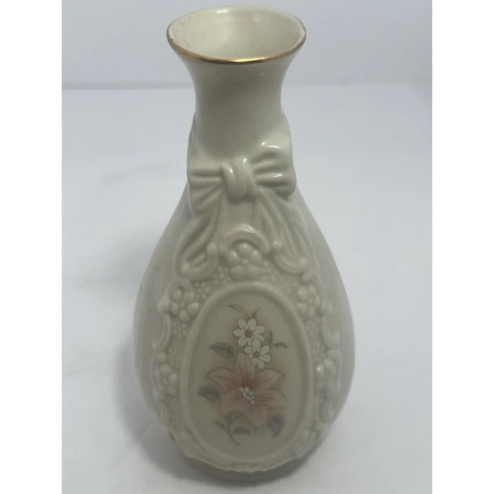 Royal Heritage Collection THE CAMEO RIBBON VASE Floral Gold Trim Porcelain Vtg